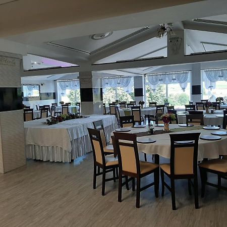 Spissky Stvrtok Restaurant And Pension Stenly מראה חיצוני תמונה