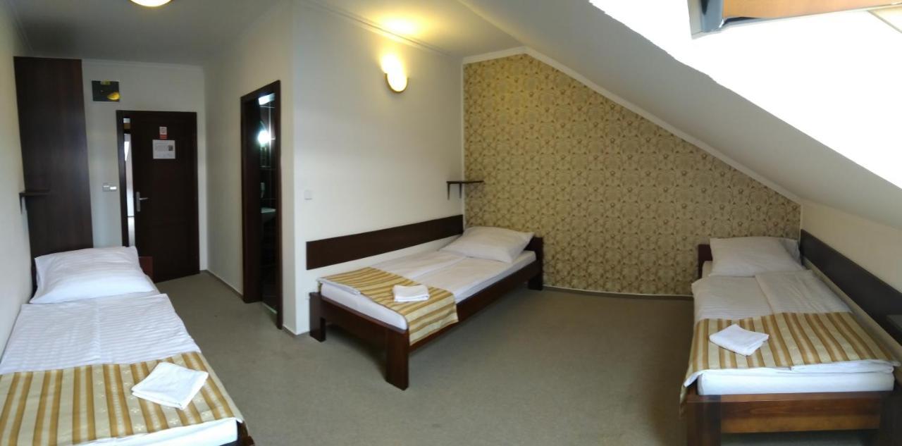 Spissky Stvrtok Restaurant And Pension Stenly מראה חיצוני תמונה