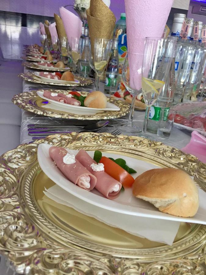Spissky Stvrtok Restaurant And Pension Stenly מראה חיצוני תמונה
