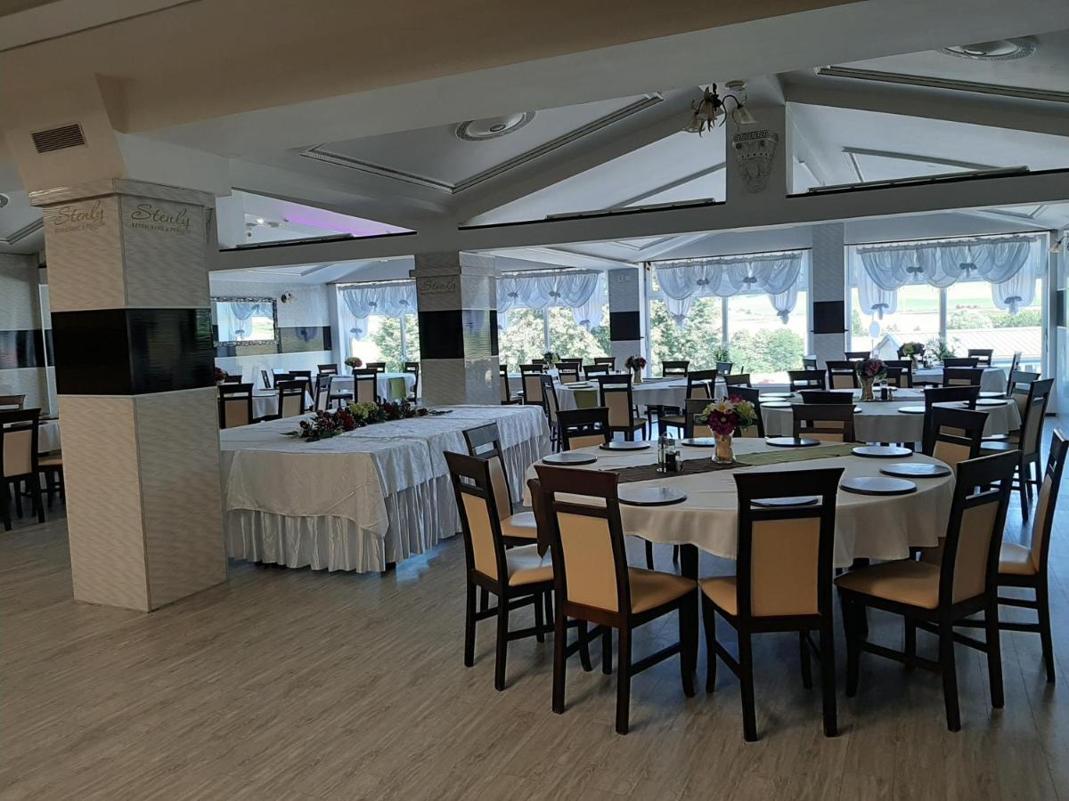 Spissky Stvrtok Restaurant And Pension Stenly מראה חיצוני תמונה