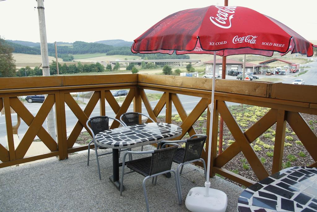 Spissky Stvrtok Restaurant And Pension Stenly מראה חיצוני תמונה